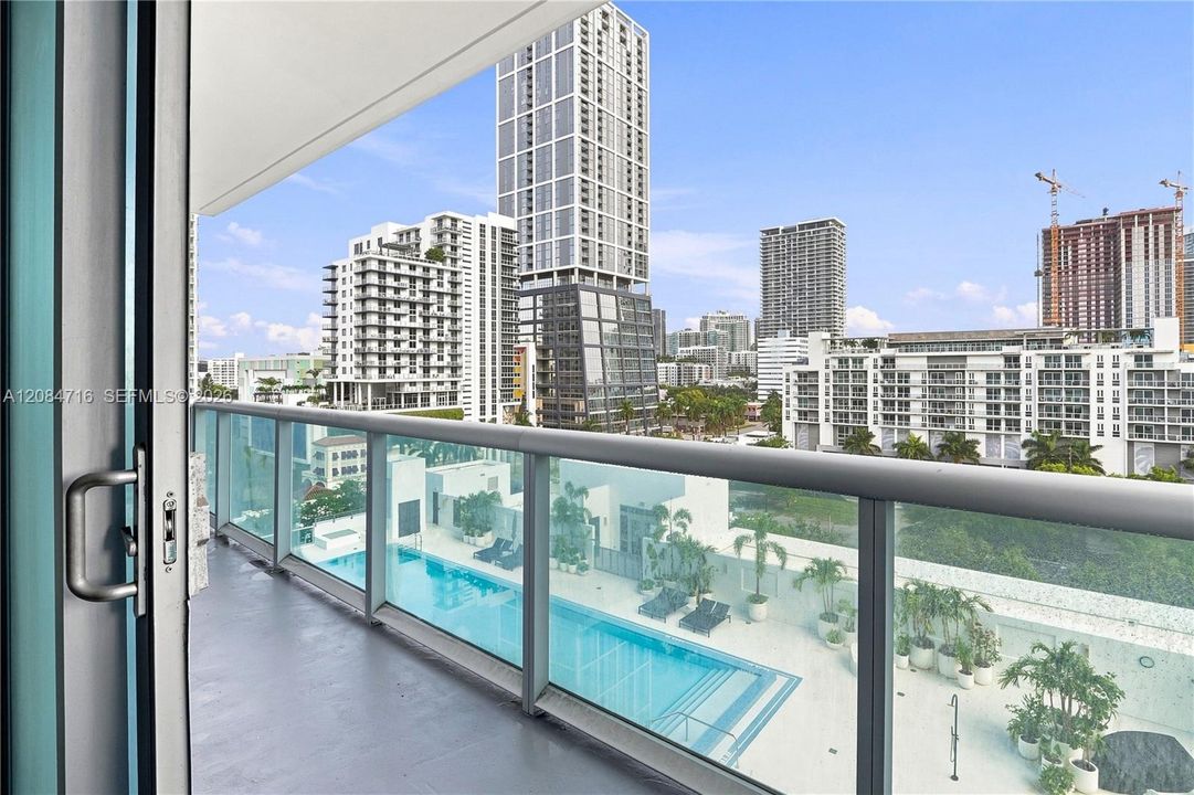 For Rent: $2,700 (1 beds, 1 baths, 693 Square Feet)