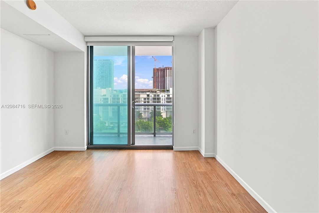 For Rent: $2,700 (1 beds, 1 baths, 693 Square Feet)