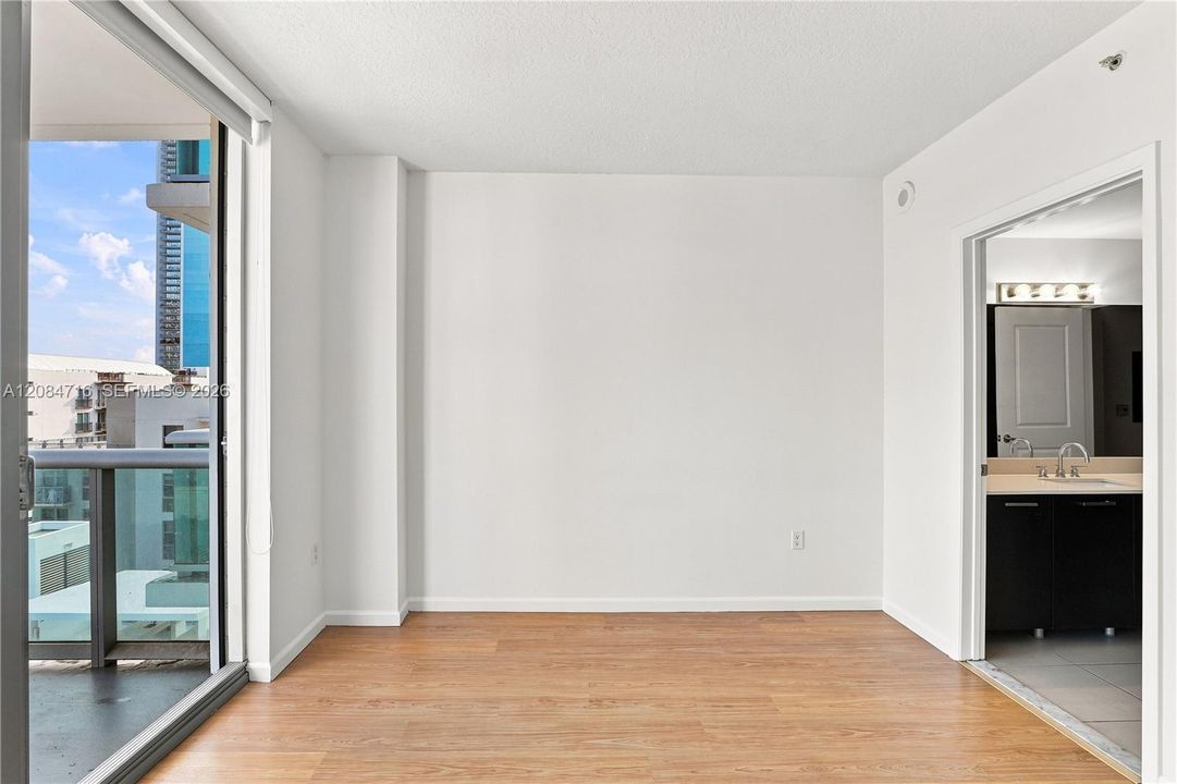 For Rent: $2,700 (1 beds, 1 baths, 693 Square Feet)