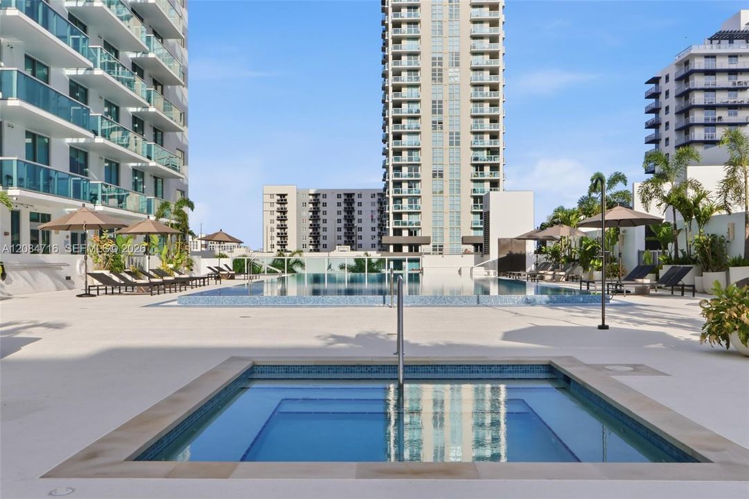 For Rent: $2,700 (1 beds, 1 baths, 693 Square Feet)