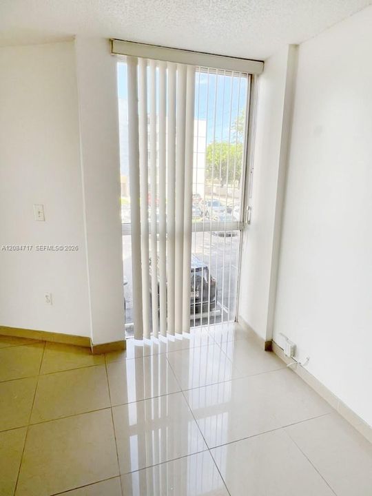 For Rent: $1,700 (2 beds, 2 baths, 908 Square Feet)