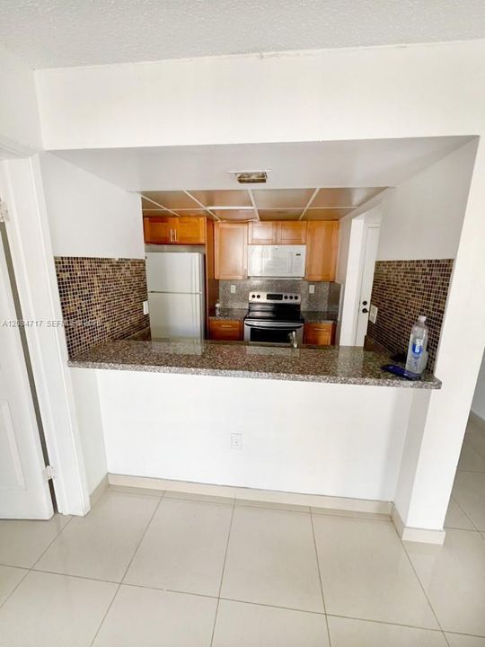 For Rent: $1,700 (2 beds, 2 baths, 908 Square Feet)
