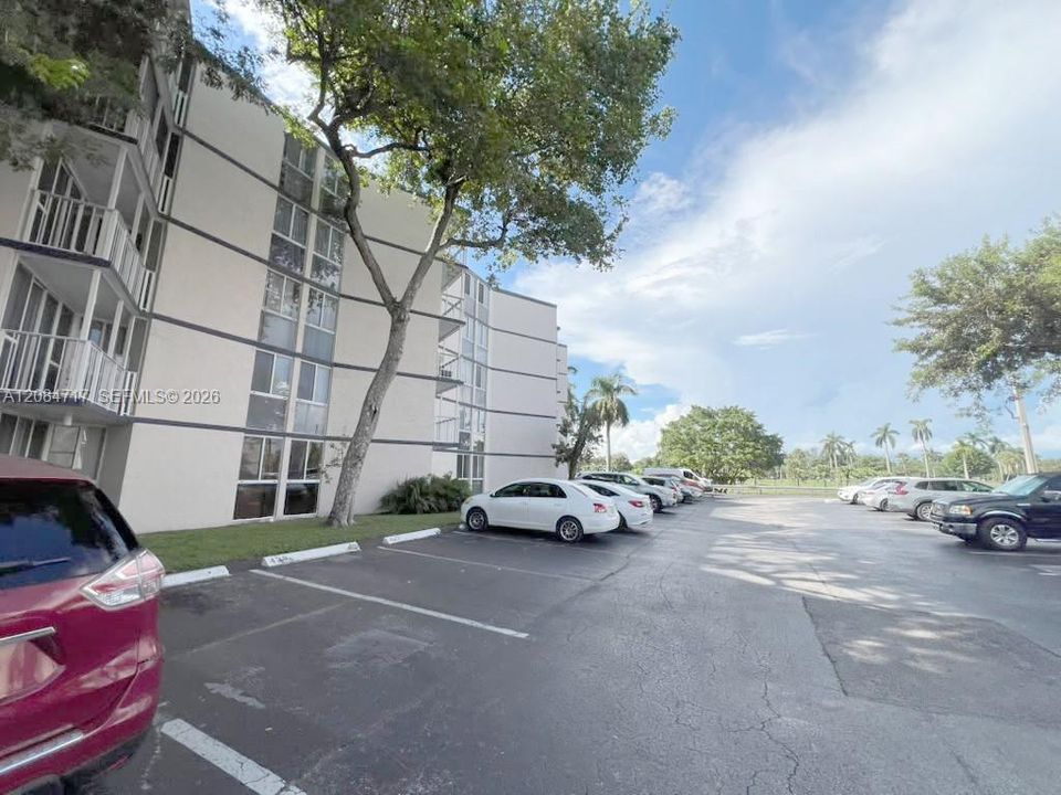 For Rent: $1,700 (2 beds, 2 baths, 908 Square Feet)