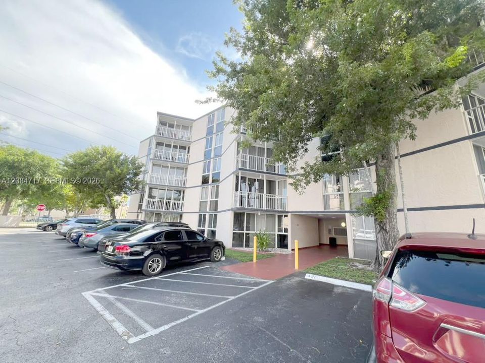 For Rent: $1,700 (2 beds, 2 baths, 908 Square Feet)