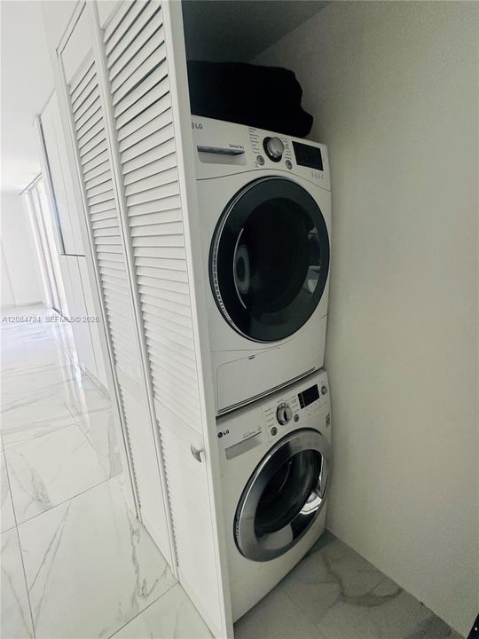 For Rent: $3,250 (2 beds, 2 baths, 1551 Square Feet)