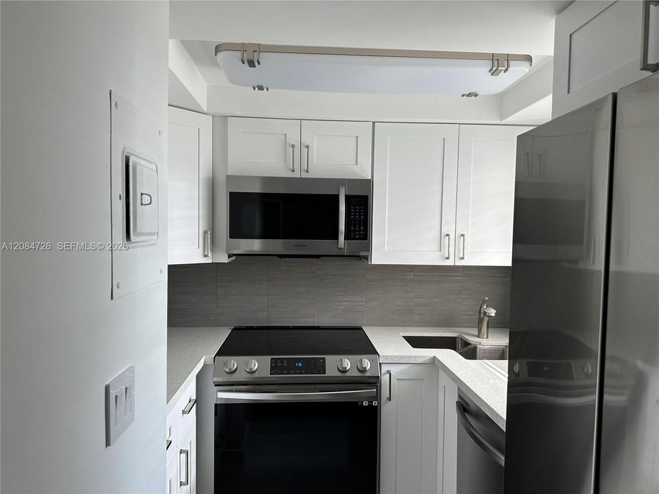 For Rent: $1,750 (1 beds, 1 baths, 416 Square Feet)