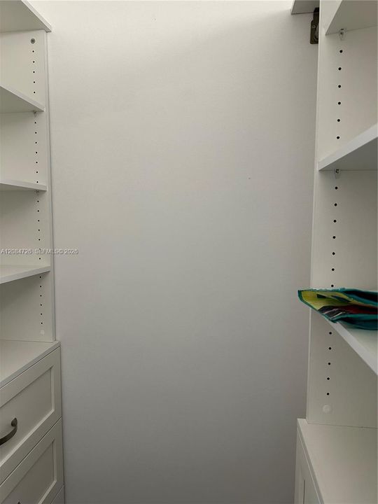 For Rent: $1,750 (1 beds, 1 baths, 416 Square Feet)