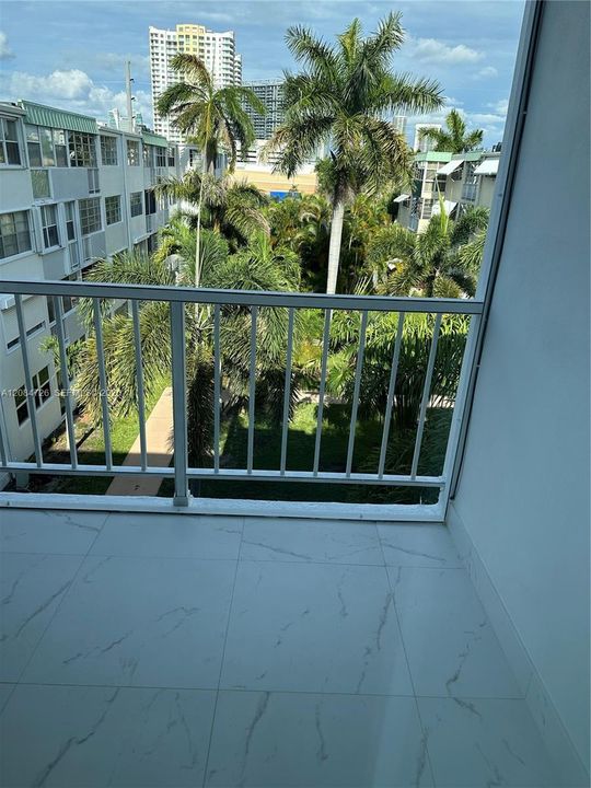 For Rent: $1,750 (1 beds, 1 baths, 416 Square Feet)