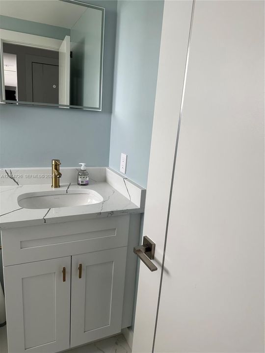For Rent: $1,750 (1 beds, 1 baths, 416 Square Feet)