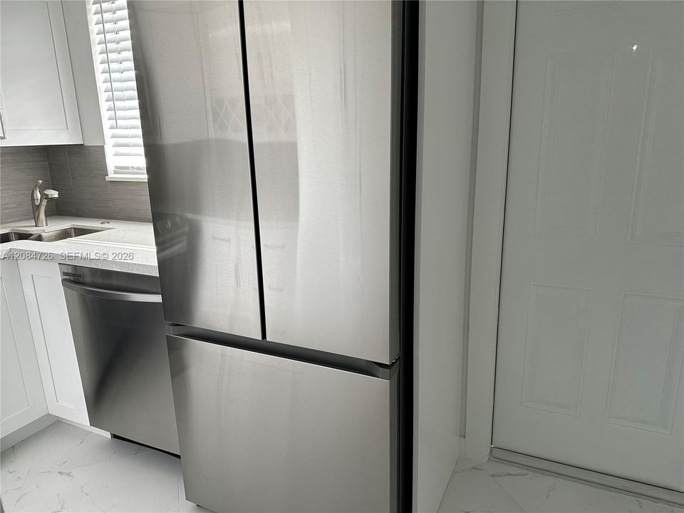 For Rent: $1,750 (1 beds, 1 baths, 416 Square Feet)