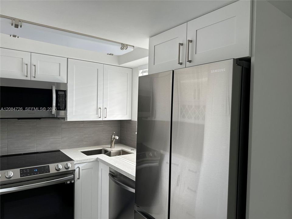 For Rent: $1,750 (1 beds, 1 baths, 416 Square Feet)
