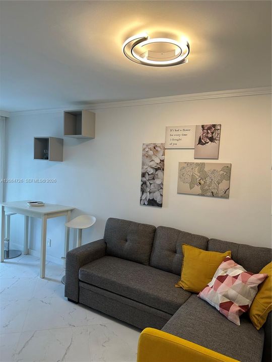 For Rent: $1,750 (1 beds, 1 baths, 416 Square Feet)