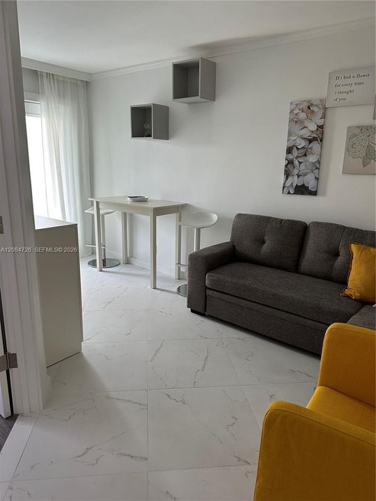 For Rent: $1,750 (1 beds, 1 baths, 416 Square Feet)
