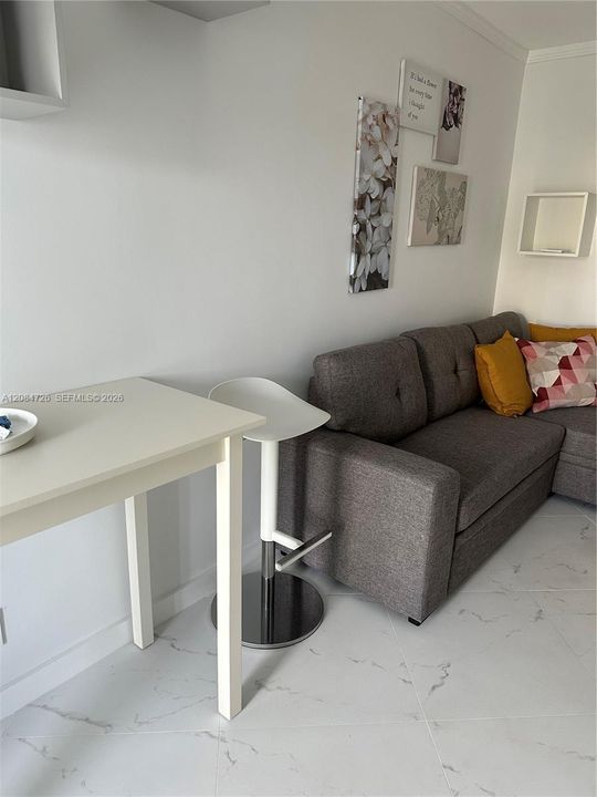 For Rent: $1,750 (1 beds, 1 baths, 416 Square Feet)
