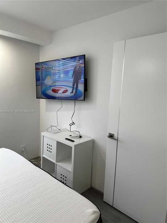 For Rent: $1,750 (1 beds, 1 baths, 416 Square Feet)