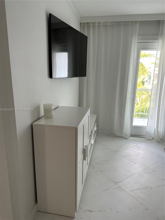 For Rent: $1,750 (1 beds, 1 baths, 416 Square Feet)