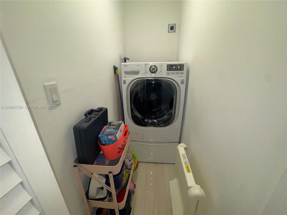 В аренду: $3,200 (2 спален, 1 ванн, 970 Квадратных фут)
