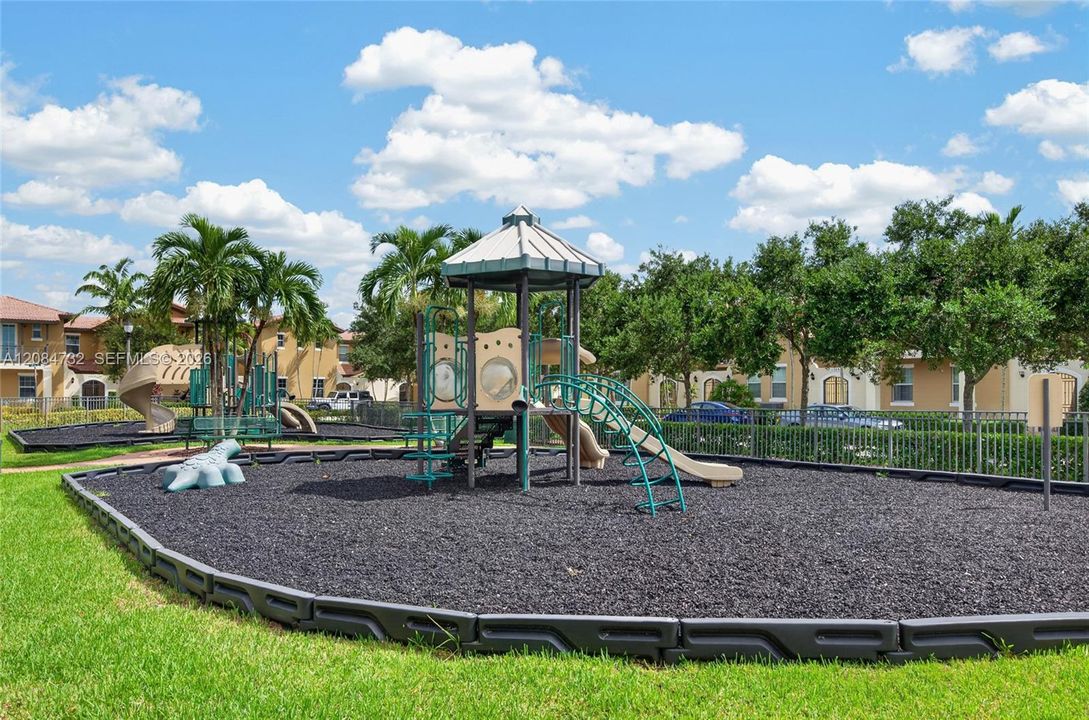 For Sale: $510,000 (3 beds, 3 baths, 1772 Square Feet)