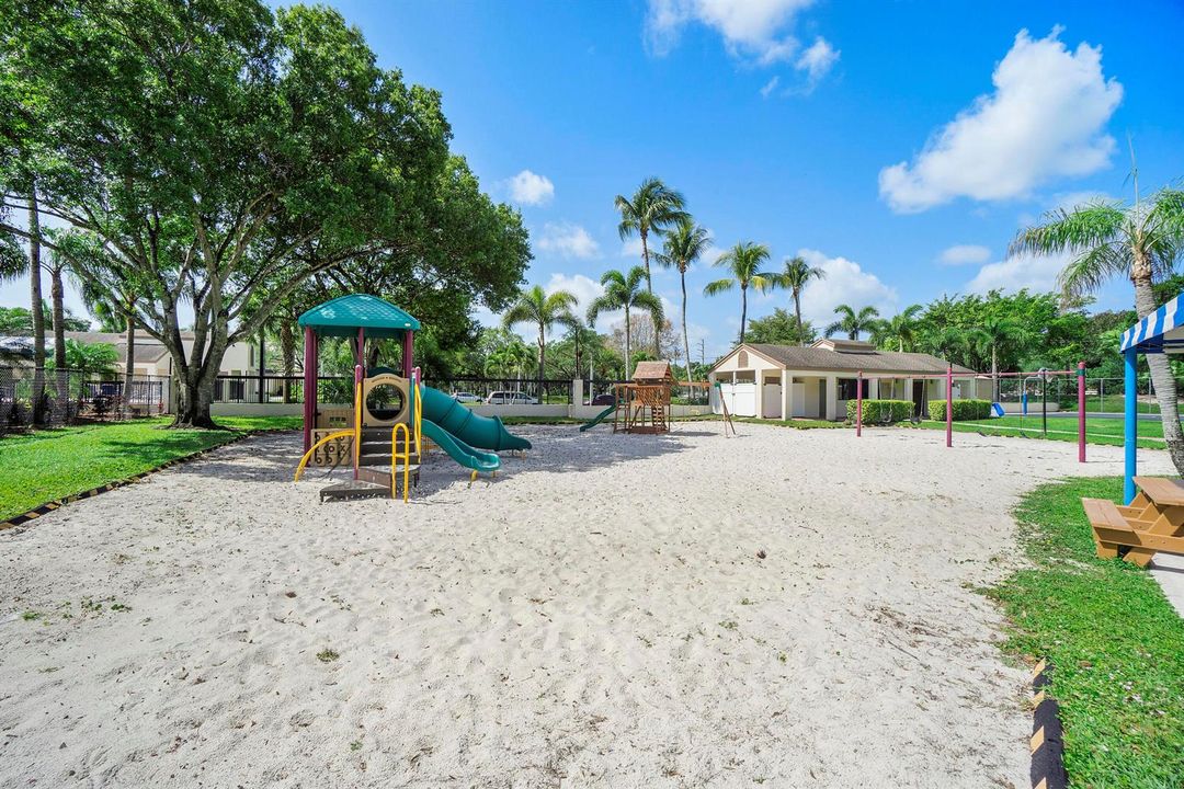 3565 Cocoplum Cir_29