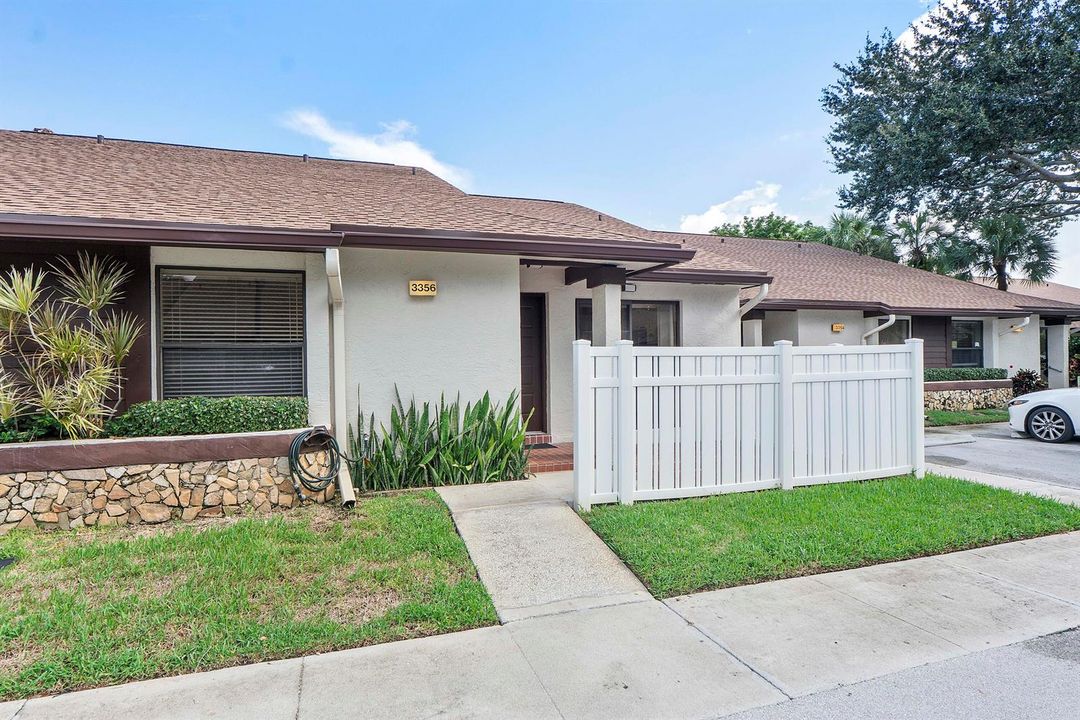 3356 Carambola Cir S_003