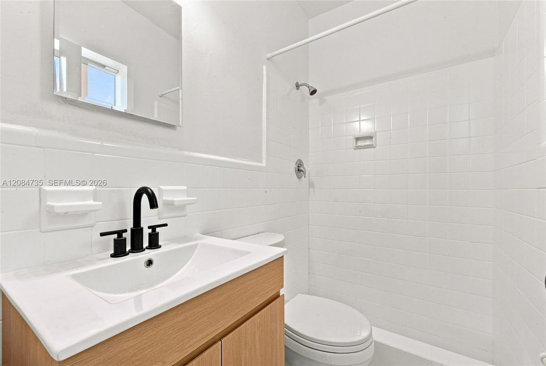 For Rent: $2,450 (2 beds, 2 baths, 11400 Square Feet)