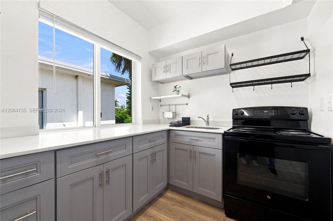 For Rent: $2,450 (2 beds, 2 baths, 11400 Square Feet)