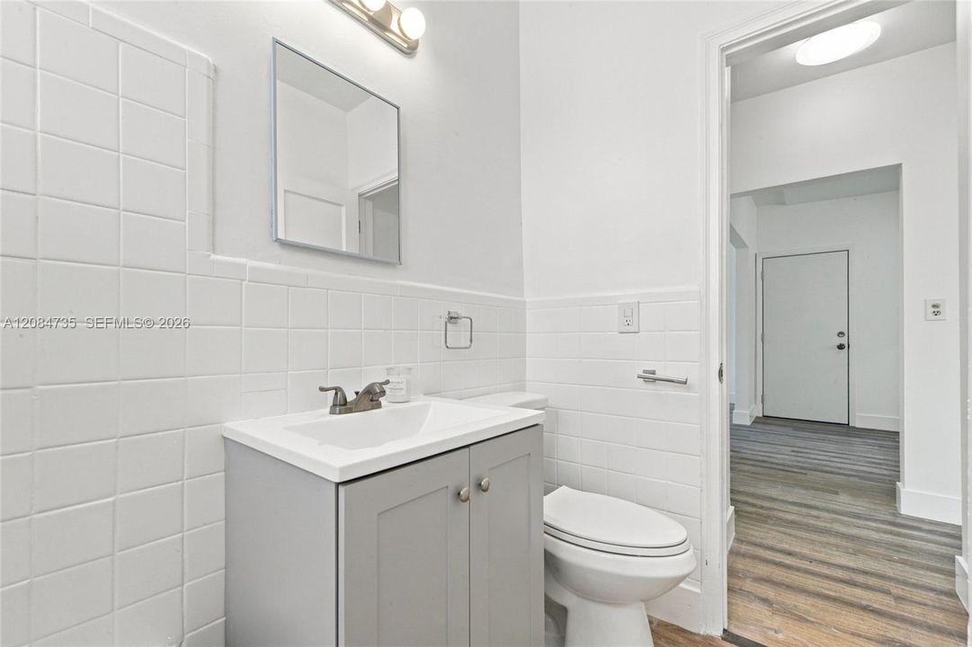 For Rent: $2,450 (2 beds, 2 baths, 11400 Square Feet)