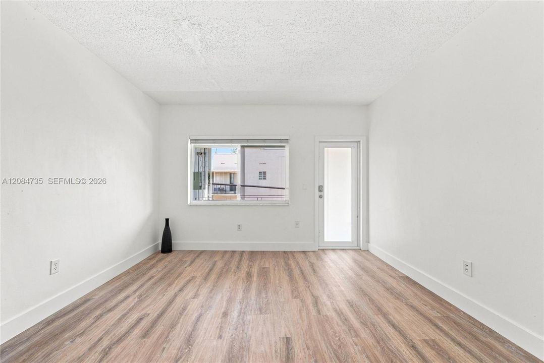 For Rent: $2,450 (2 beds, 2 baths, 11400 Square Feet)