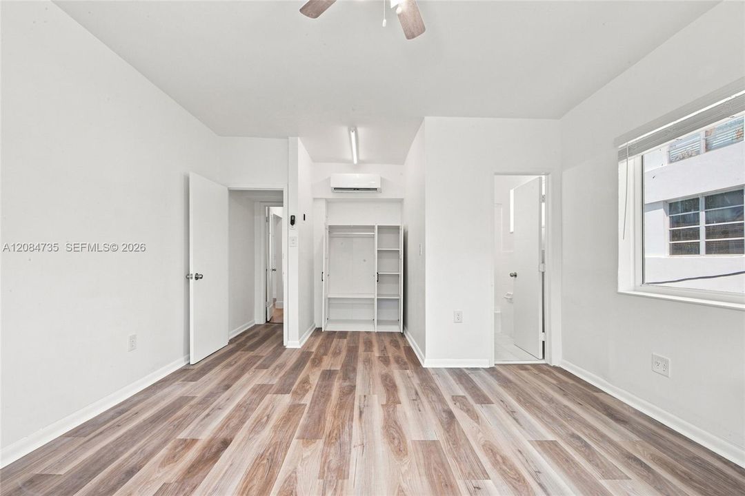 For Rent: $2,450 (2 beds, 2 baths, 11400 Square Feet)