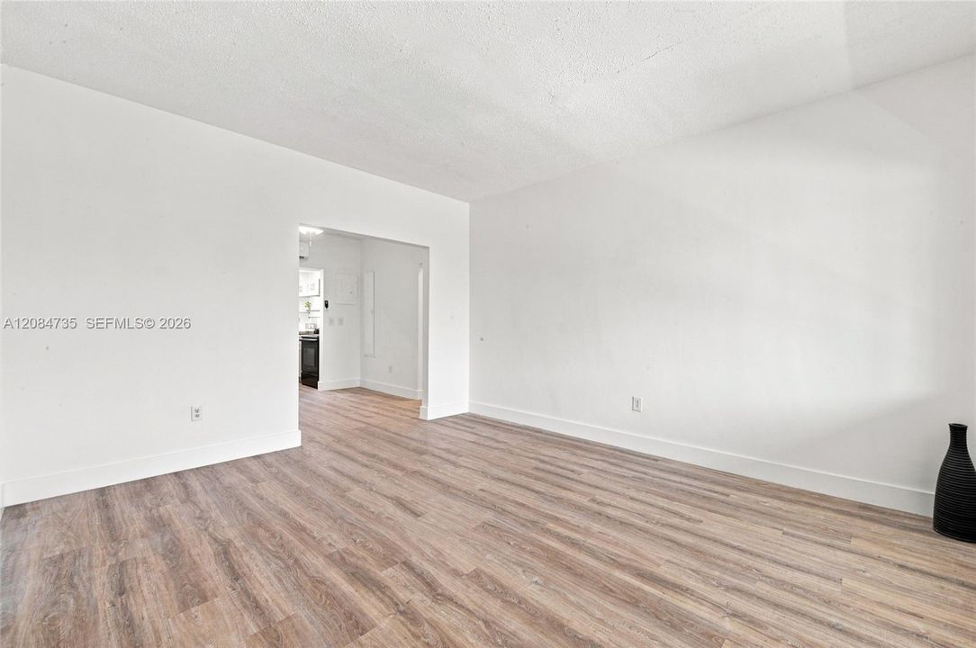 For Rent: $2,450 (2 beds, 2 baths, 11400 Square Feet)