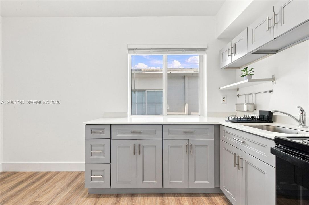 For Rent: $2,450 (2 beds, 2 baths, 11400 Square Feet)