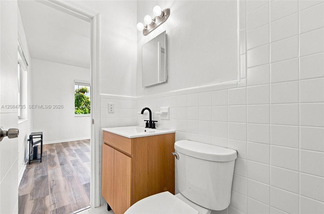 For Rent: $2,450 (2 beds, 2 baths, 11400 Square Feet)