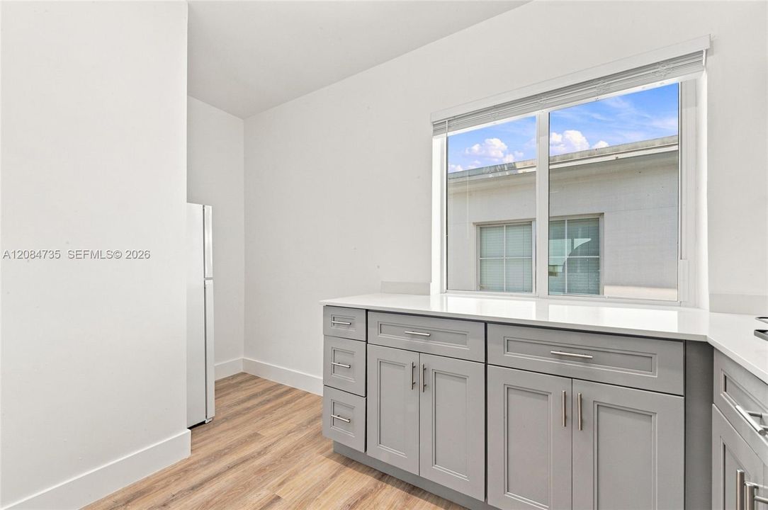 For Rent: $2,450 (2 beds, 2 baths, 11400 Square Feet)