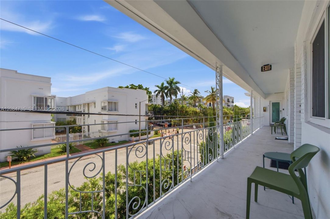 For Rent: $2,450 (2 beds, 2 baths, 11400 Square Feet)