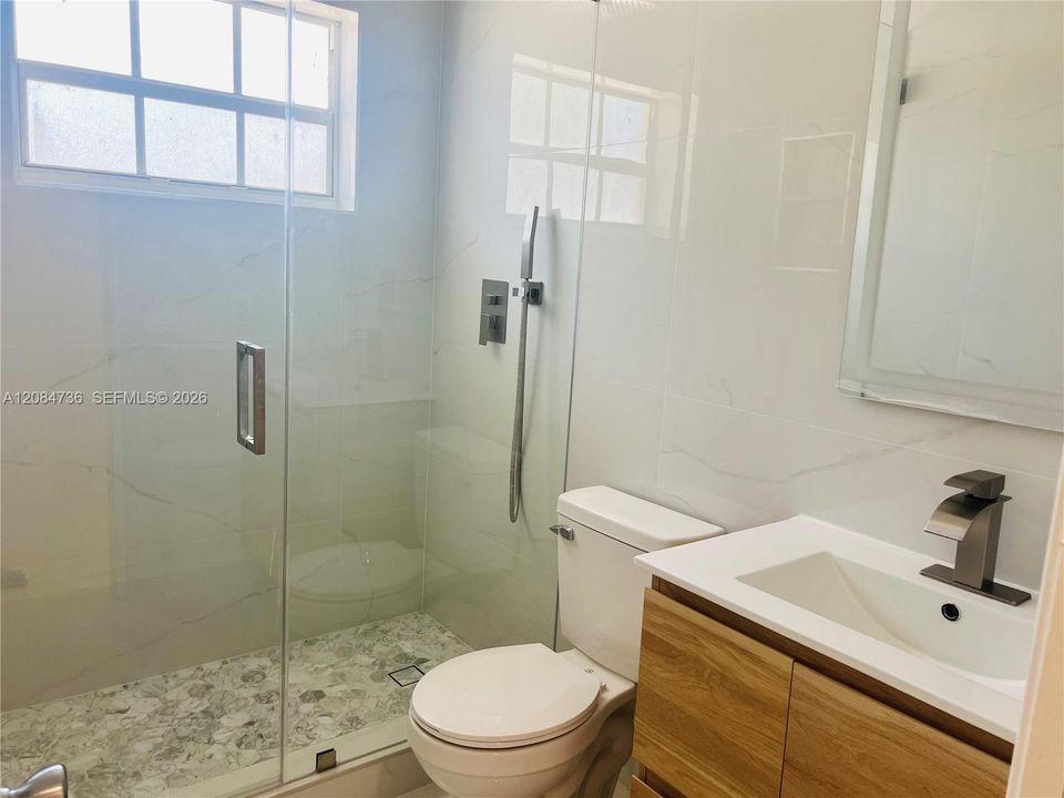 For Rent: $3,150 (3 beds, 1 baths, 1824 Square Feet)