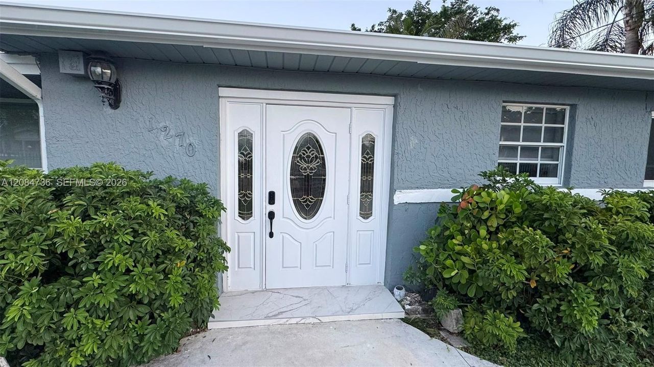 For Rent: $3,150 (3 beds, 1 baths, 1824 Square Feet)