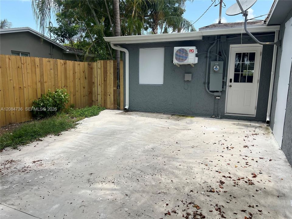 For Rent: $3,150 (3 beds, 1 baths, 1824 Square Feet)