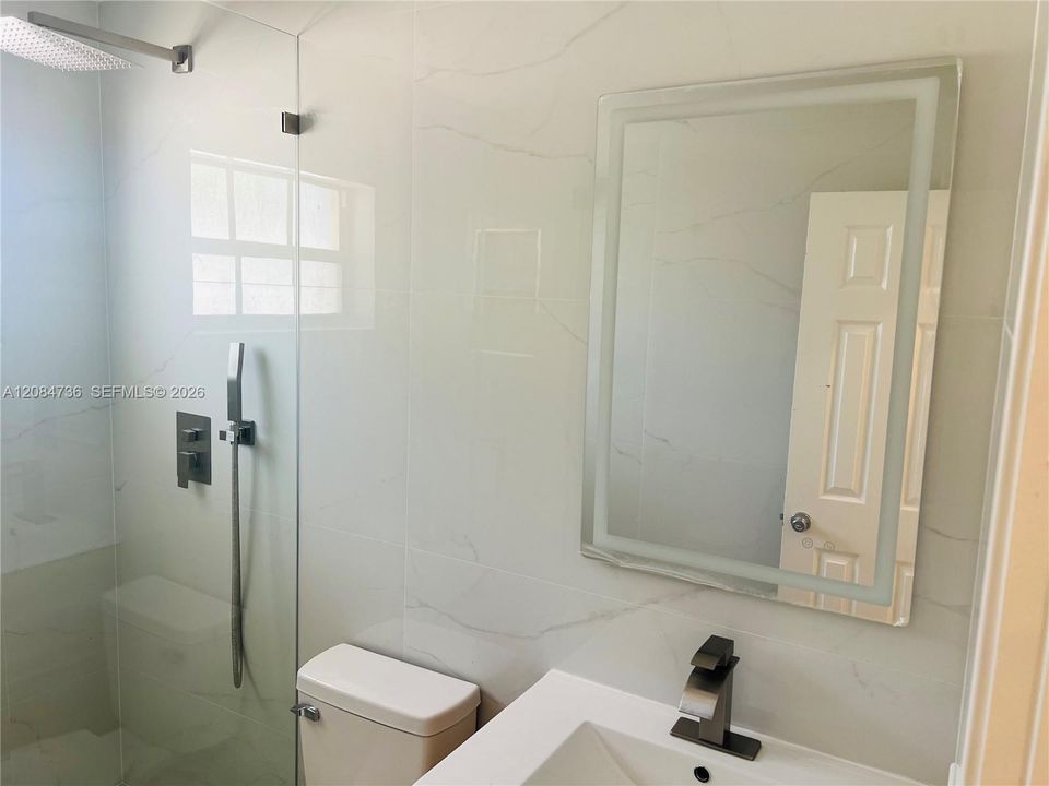 For Rent: $3,150 (3 beds, 1 baths, 1824 Square Feet)
