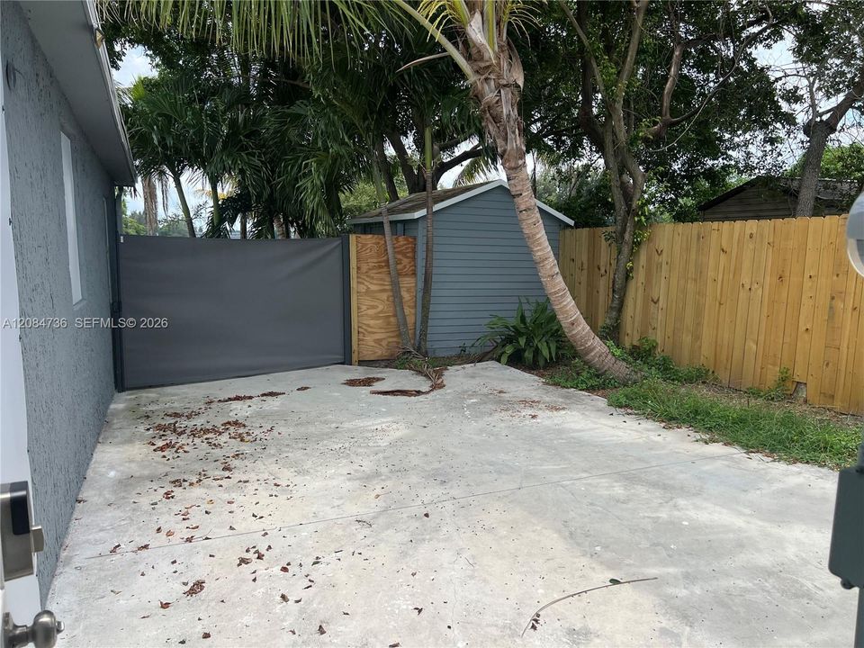 For Rent: $3,150 (3 beds, 1 baths, 1824 Square Feet)