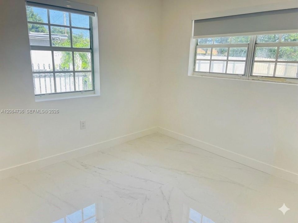 For Rent: $3,150 (3 beds, 1 baths, 1824 Square Feet)