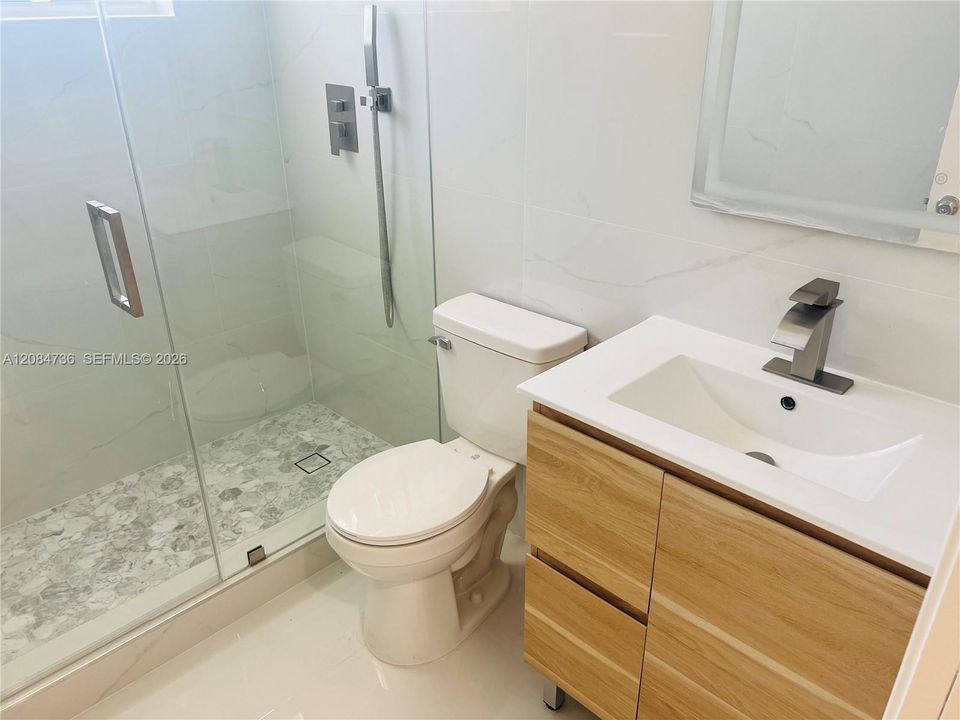 For Rent: $3,150 (3 beds, 1 baths, 1824 Square Feet)