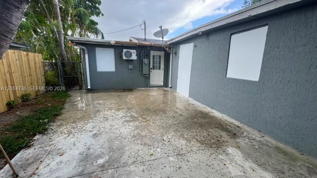 For Rent: $3,150 (3 beds, 1 baths, 1824 Square Feet)