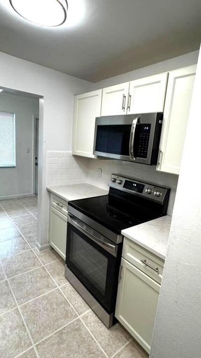 crysal lakes 103 kichen 3