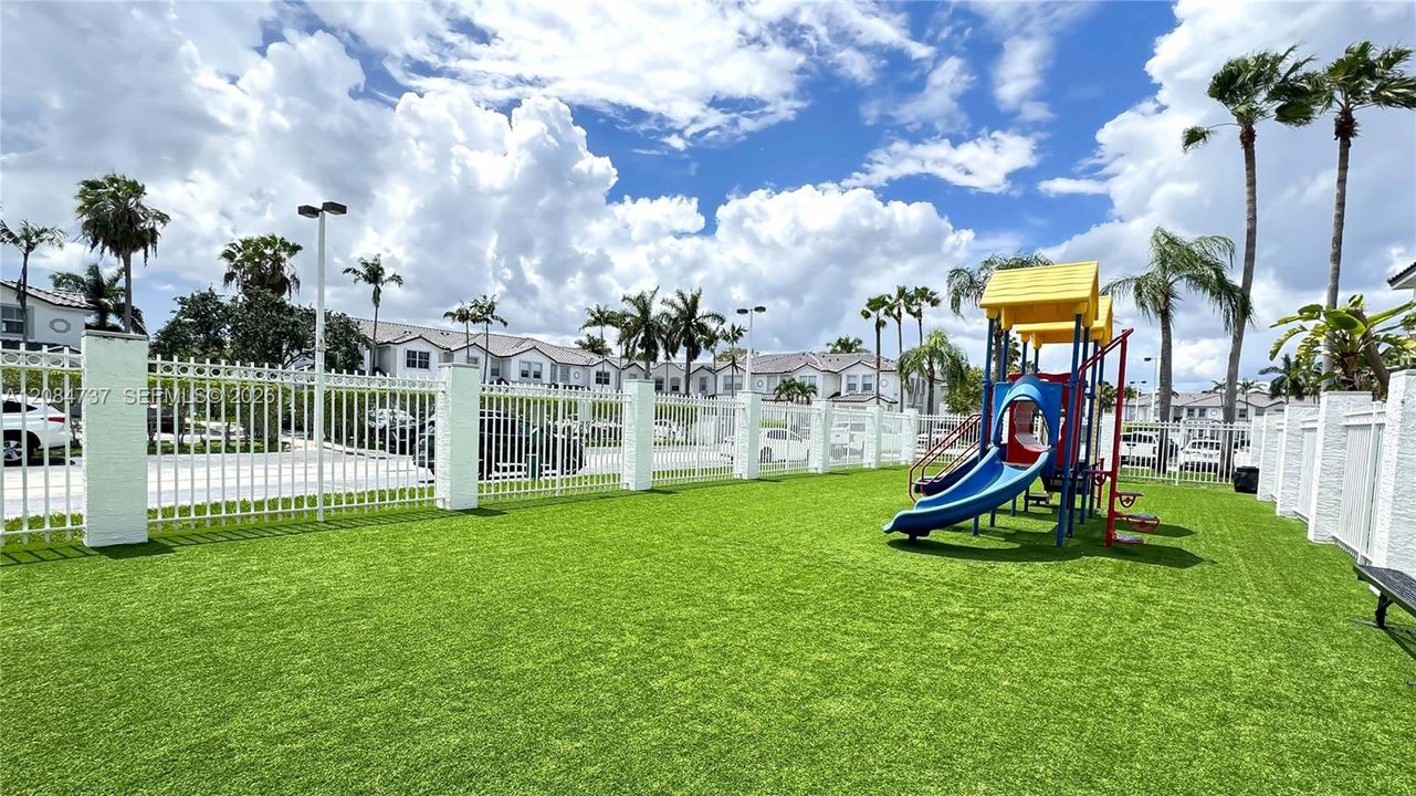 В аренду: $3,450 (3 спален, 3 ванн, 1460 Квадратных фут)