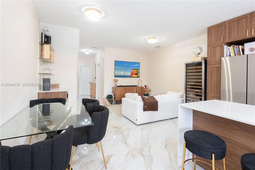 В аренду: $3,450 (3 спален, 3 ванн, 1460 Квадратных фут)