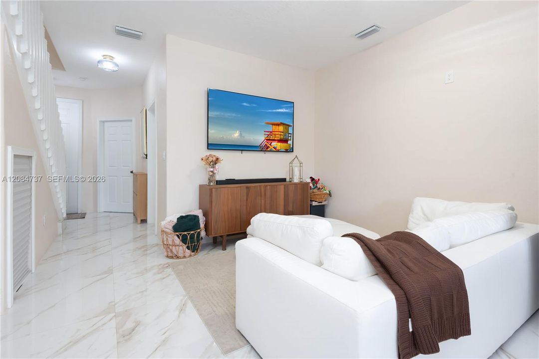 В аренду: $3,450 (3 спален, 3 ванн, 1460 Квадратных фут)