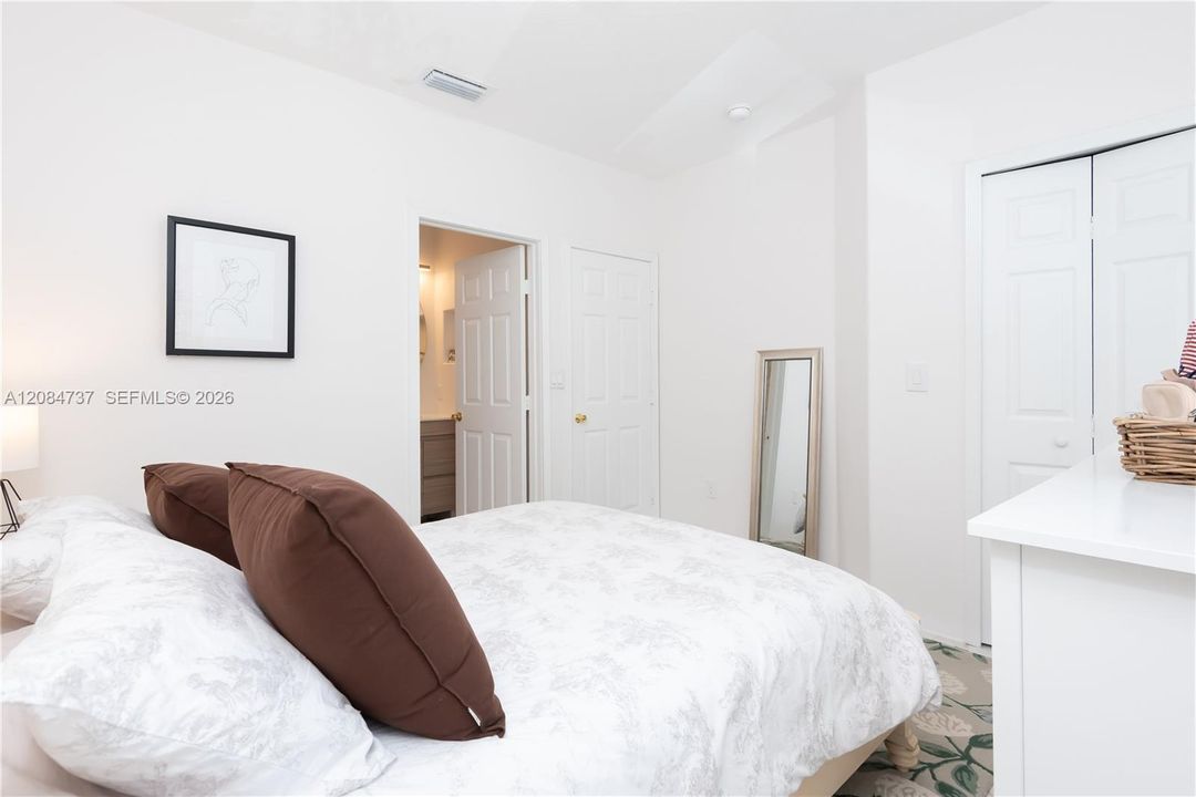 В аренду: $3,450 (3 спален, 3 ванн, 1460 Квадратных фут)