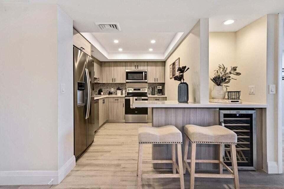 Kitchen/Bar Area