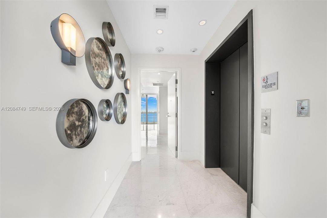 En Venta: $1,200,000 (2 camas, 3 baños, 1137 Pies cuadrados)