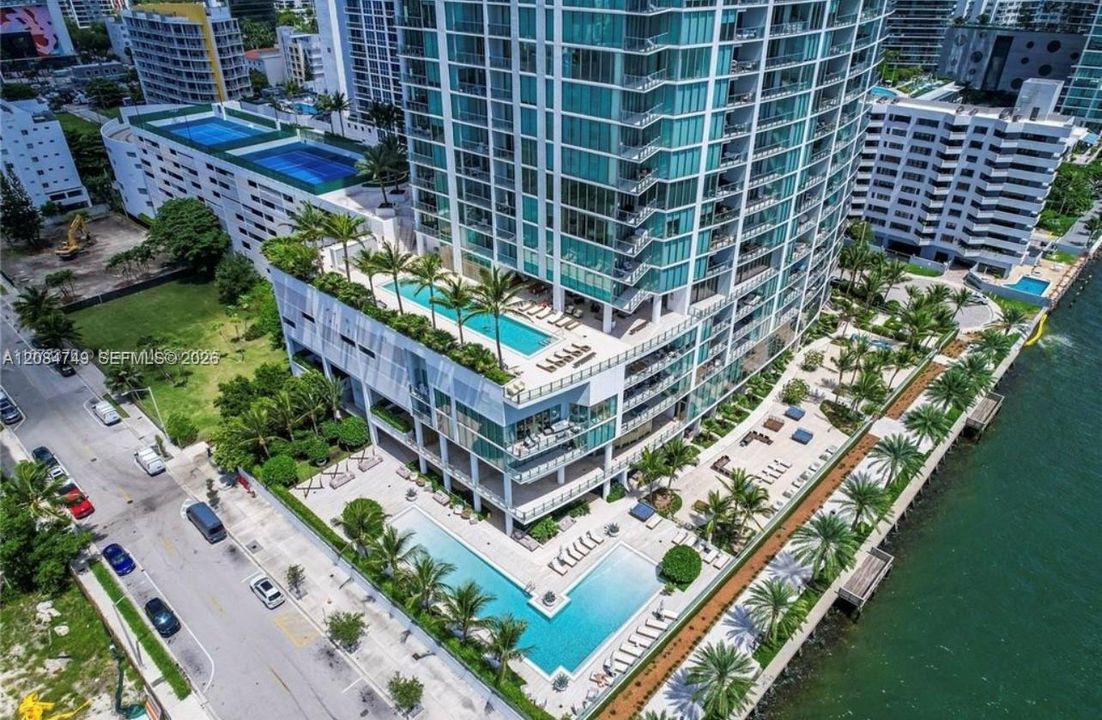 En Venta: $1,200,000 (2 camas, 3 baños, 1137 Pies cuadrados)